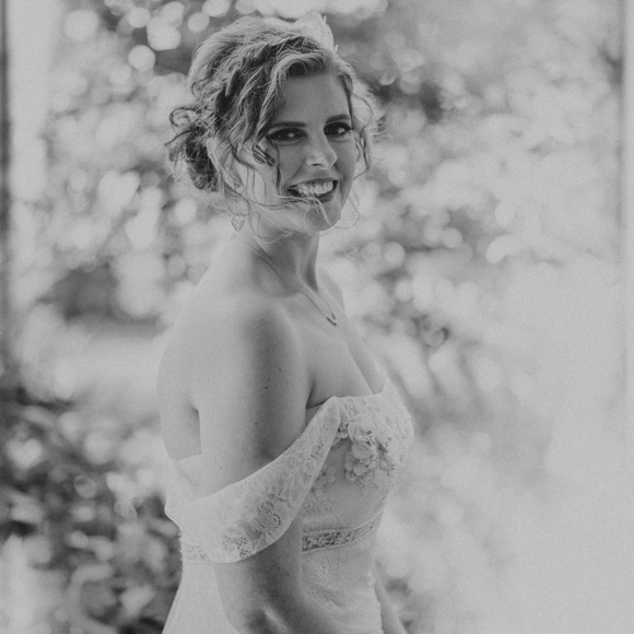 Meet your Posher, Amanda - Picture 1 of 3